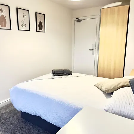 2 Bed Comfortable Samara Place * Leeds (West Yorkshire)