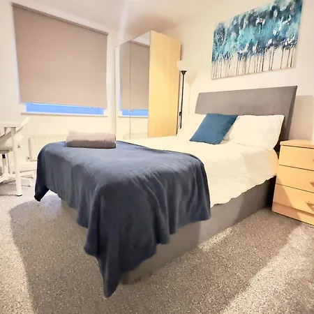 2 Bed Comfortable Samara Place * Leeds (West Yorkshire)