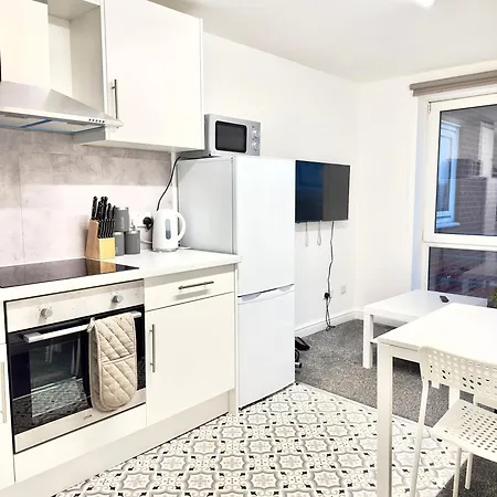 2 Bed Comfortable Samara Place Apartment