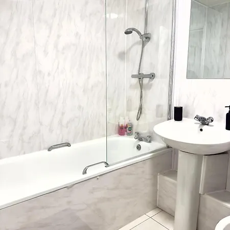 2 Bed Comfortable Samara Place Apartment