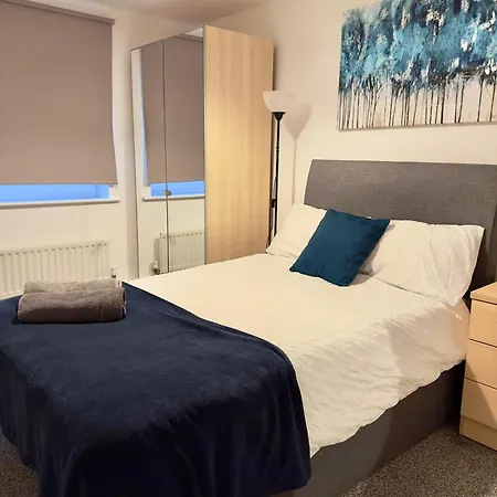 2 Bed Comfortable Samara Place Apartment Leeds (West Yorkshire)